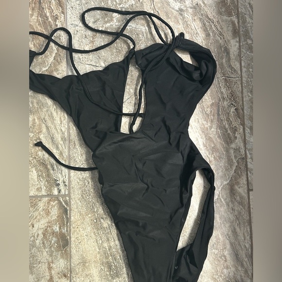 Colombia One Piece Black - Picture 5 of 5